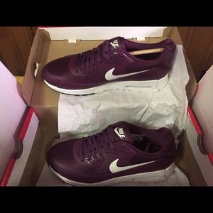 Brand new Nike woman’s shoes